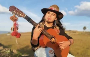 Lluqi «El zurdo de oro» estrena nueva canción en ritmo de Santiago